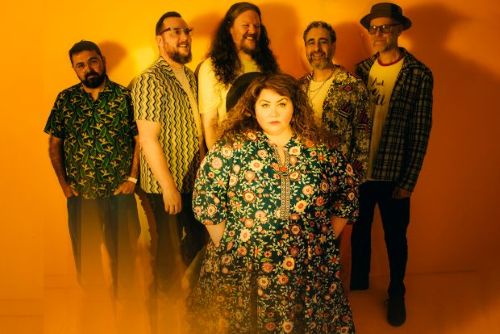 RÍOGHNACH CONNOLLY & HONEYFEET (VELKÁ BRITÁNIE)