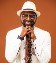 SECKOU KEITA: 30 LET HUDBY (SENEGAL / VELKÁ BRITÁNIE) - photo by Papa Photoma